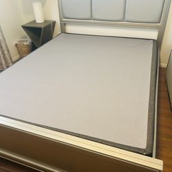 Queen Bed Frame Excellent Condition 