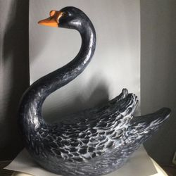  Vintage Large Black Swan 18” Universal Statuary Statue 1984 #335 835 Resin Rare Bird.  Rare. Local pickup only from Maryland.