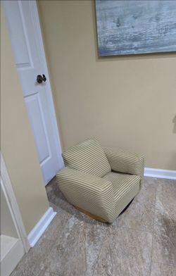 TODDLER UPHOLSTERED ROCKER CHAIR π’AS IS READ DESCRIPTION