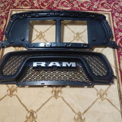 OEM Dodge Ram 1500 Upper grille with Base 2019–2024 - New
