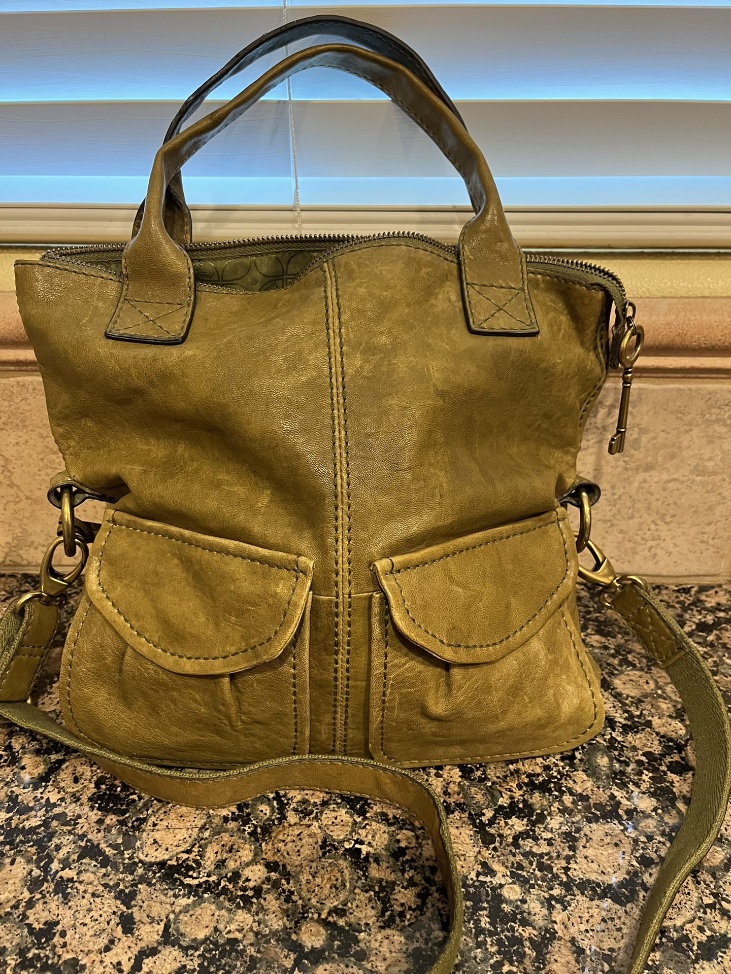 Trendy, Clean Second Hand Bags in Excellent Condition 