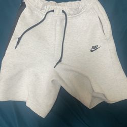 Nike Tech Shorts 