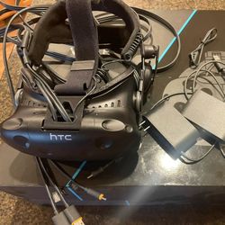 HTC Vive PCVR. Headset Only. With Deluxe Audio Strap