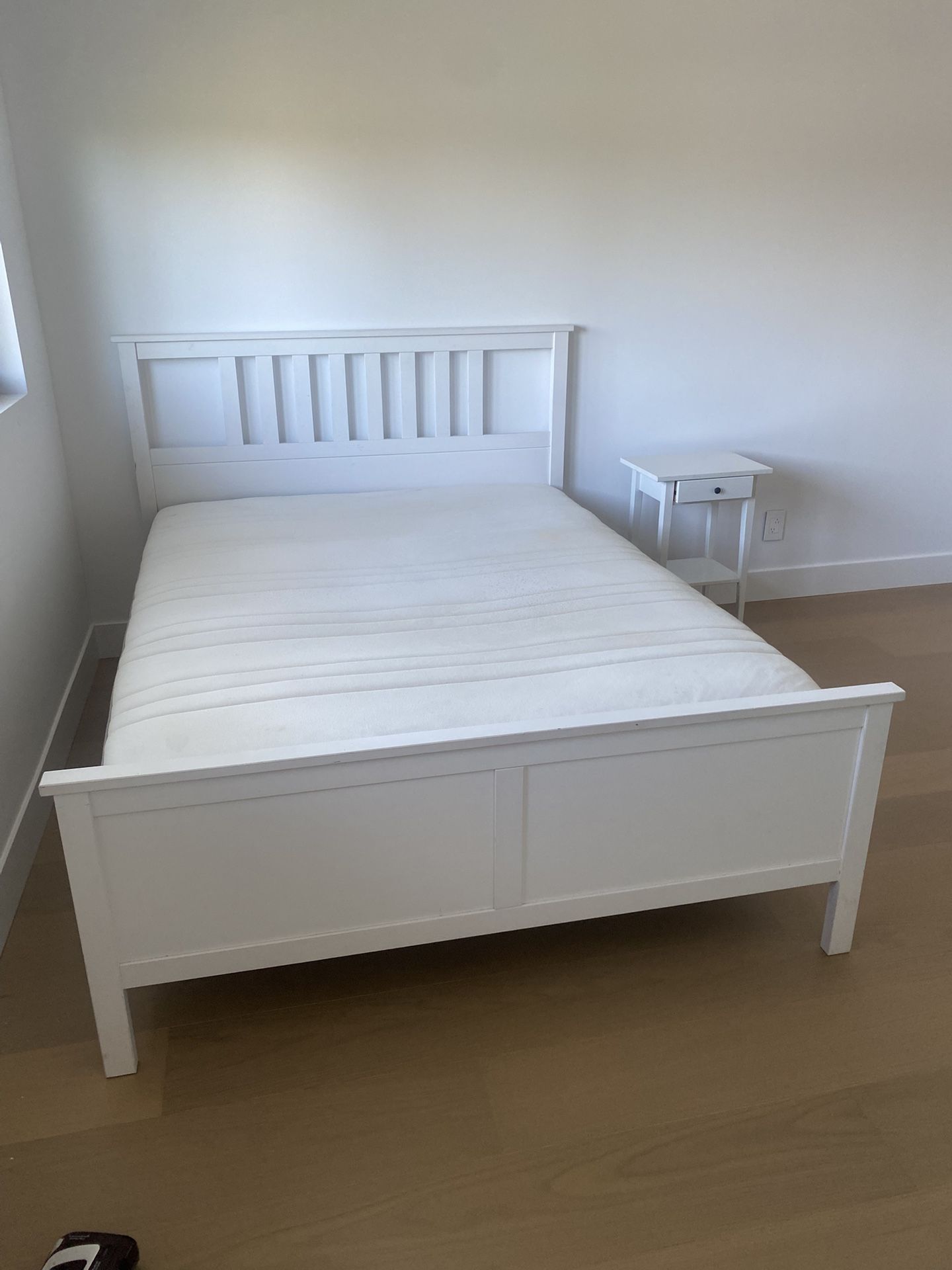Queen Bed