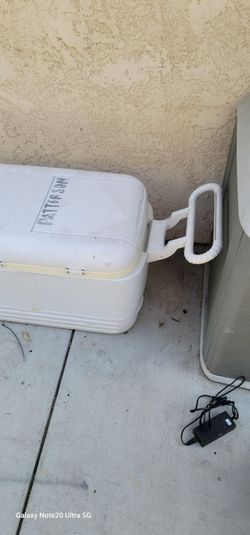 Nice huge ice chest 75 each firm price Lowballers Will Be Ignored