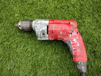 Milwaukee 5.5 Amp. Corded 1/2" Variable Speed Hole Shooter Magnum Drill Driver 