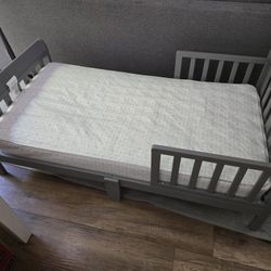 Toddler Bed w/ clean mattress