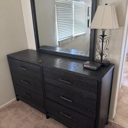 Dresser With Mirror