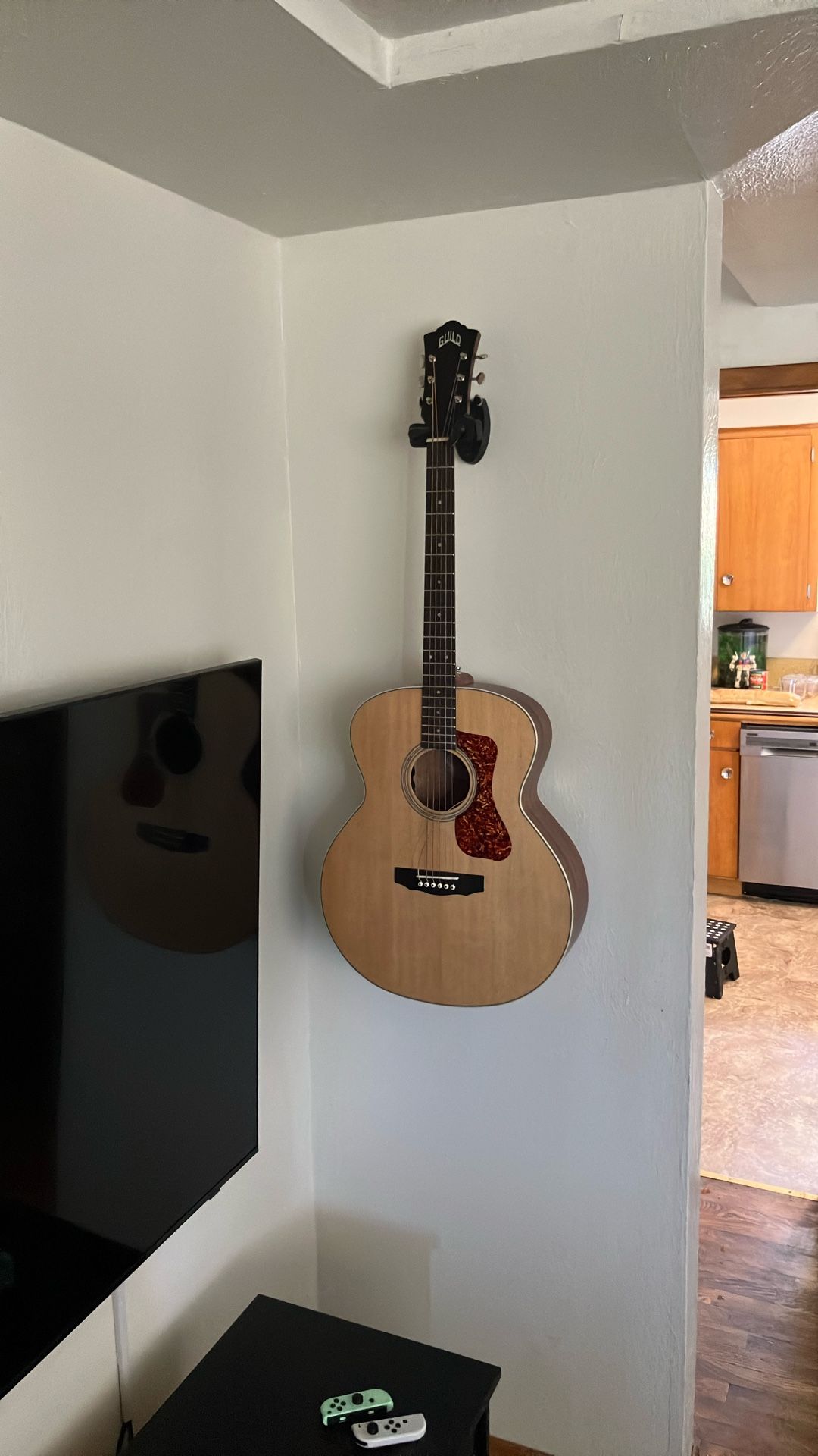 Guild Baritone Guitar Beautiful BT-240E