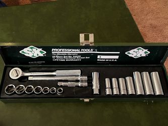 SK 18 Piece Socket Set - Like New