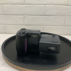 Nikon Coolpix 990 W/Camera Bag