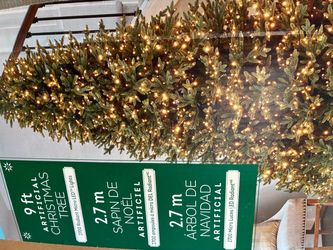BEAUTIFUL LIKE NEW 9 FEET CHRISTMAS TREE 2.7 M