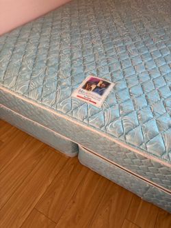Sealy king size mattress with box, free