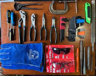 Mixed Hand Tool Set with Milwaukee Safety Glasses and Black Stallion Gloves