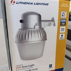 Lithonia 3500-Lumen 200-Watt Matter Hardwired LED Outdoor Area light, Bulb