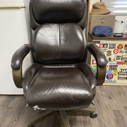 LA-Z BOY BOSS CHAIR