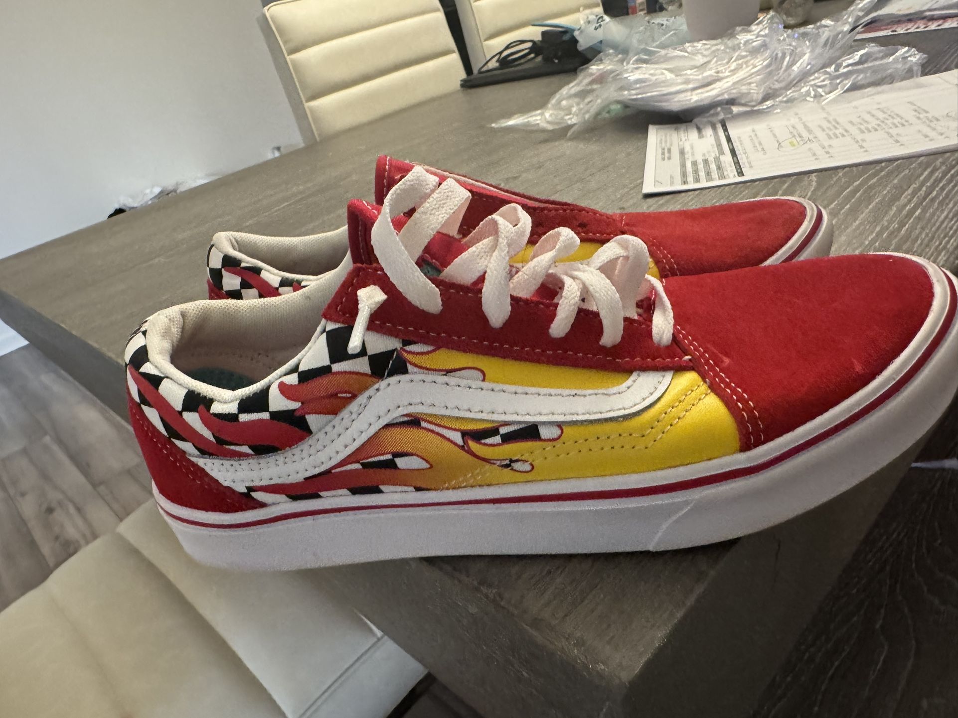 Skater Vans (Sz 7y) Missing Lace