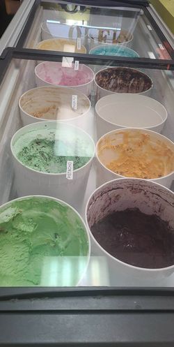 Ice cream refrigerator