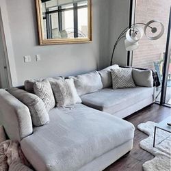 🚚 FREE DELIVERY ! Beautiful White Sectional Sofa w/ Chaise