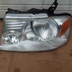 Auto Parts 2008 Ford F-150 Pickup Truck Left Front Headlight Assembly OEM. 