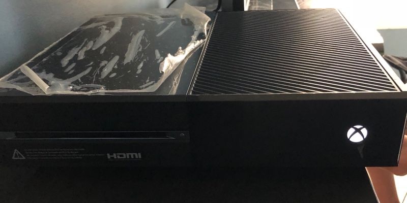 500GB Xbox (black) 8 games