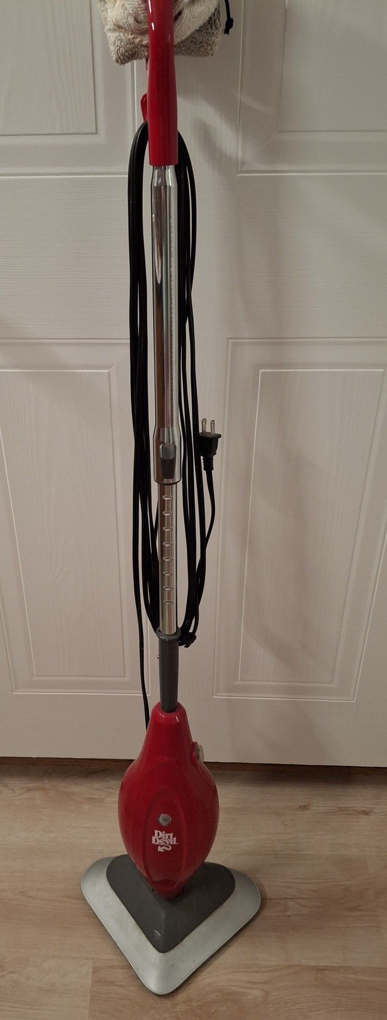 Dirt Devil Steam Mop With One Cleaning Pad