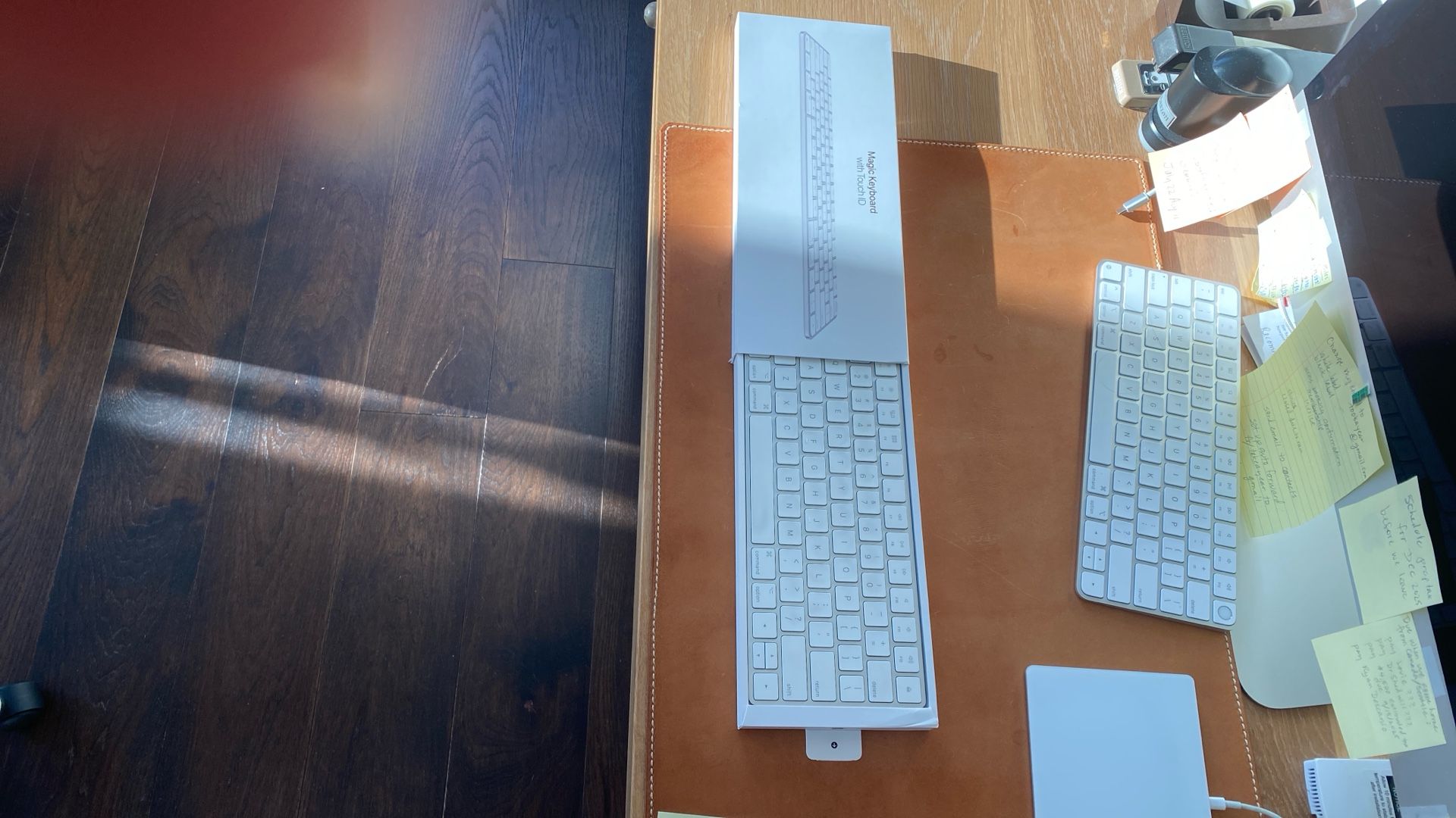 Magic Keyboard With Touch ID. APPLE.