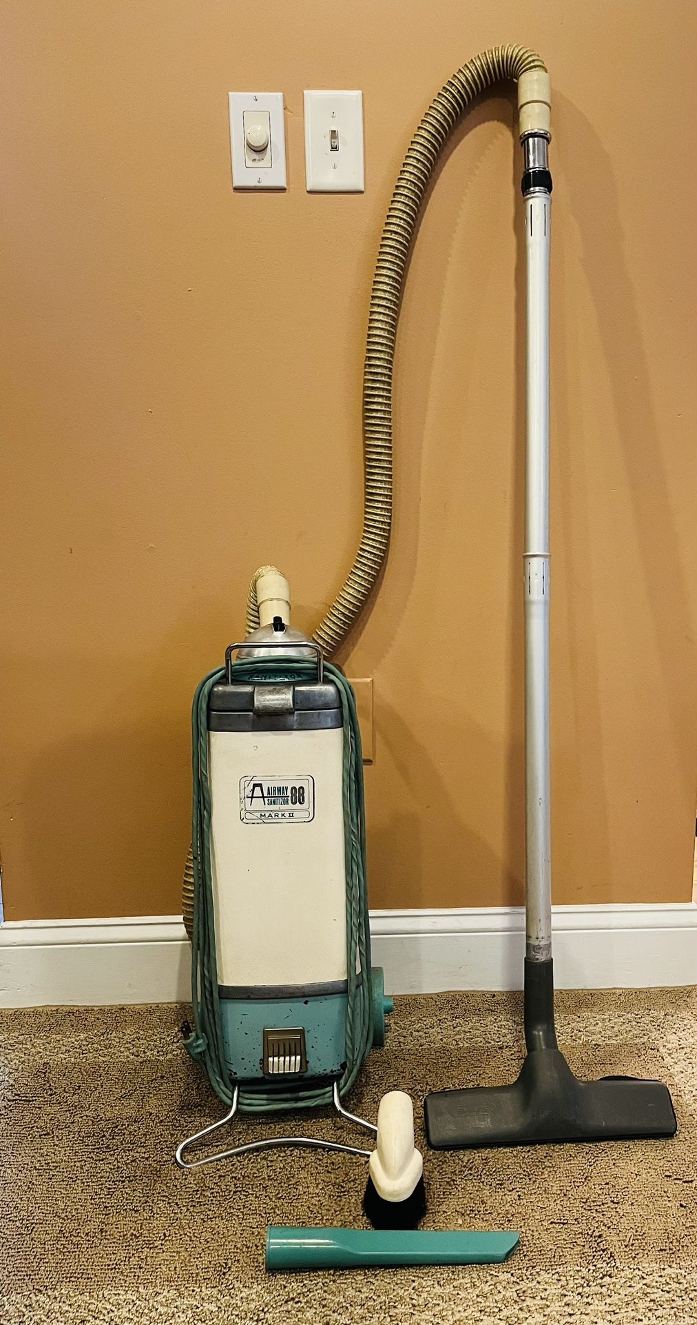 Antique/Collectible, Airway Canister, Vacuum Cleaner