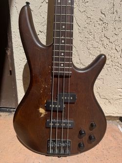 Ibanez bass guitar with active electronics - walnut finish