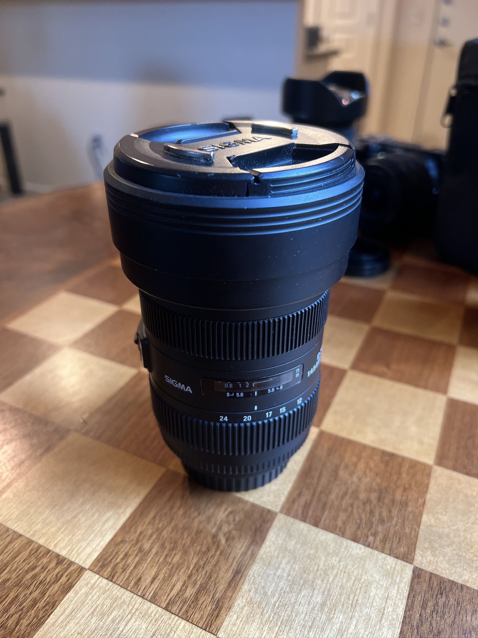 Sigma 12-24mm f/4.5-5.6 EX DG HSM II - Canon EF Fit