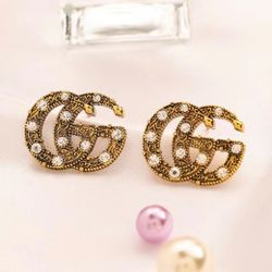 GG Pearl Gold Vintage Stud Earrings 