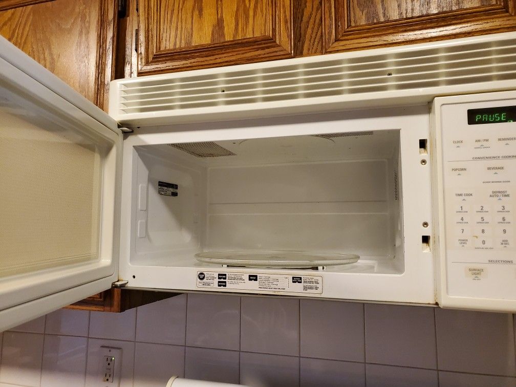 GE Microwave Oven / Over Hood