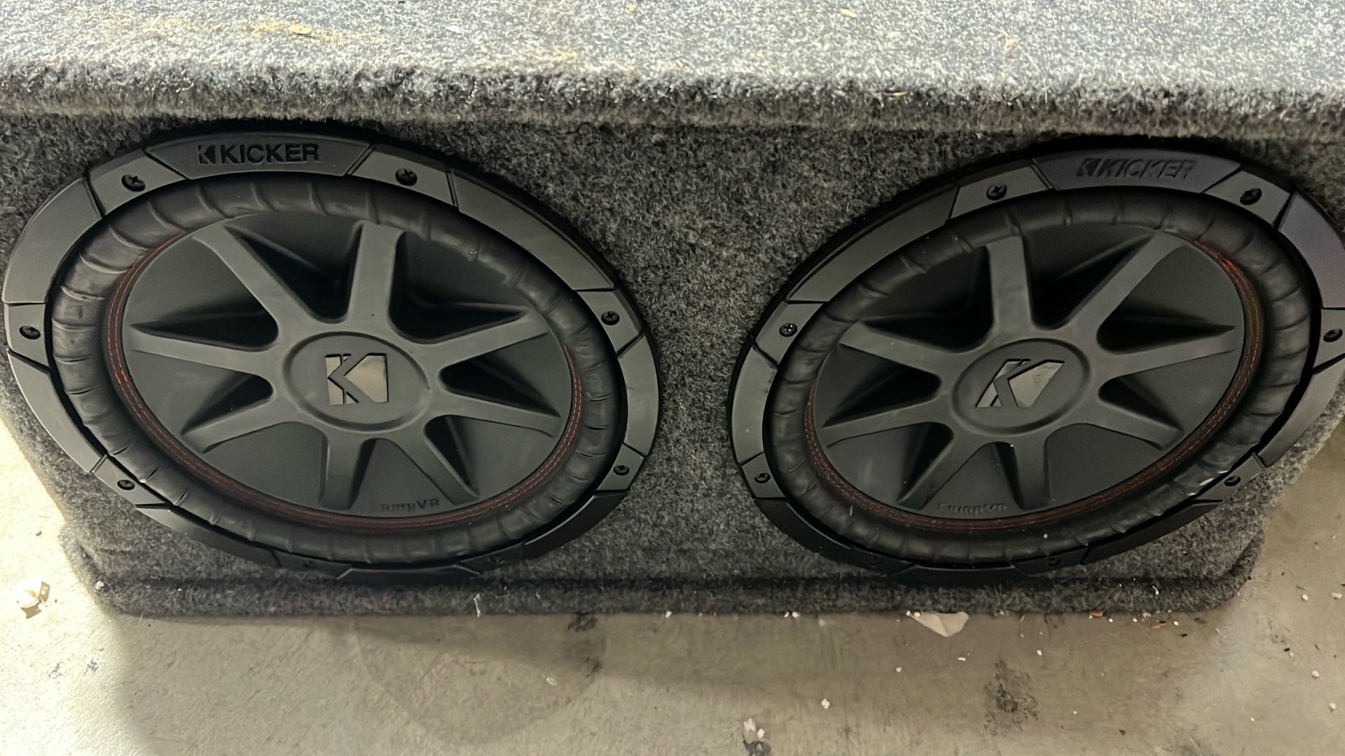 2 12 Kickers Subwoofers 