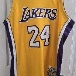 Authentic KOBE bryant Jersey Sz 44