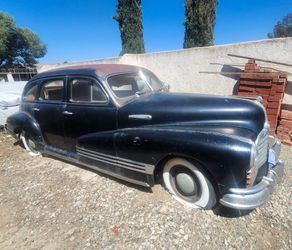 1946 Pontiac Torpedo sedan