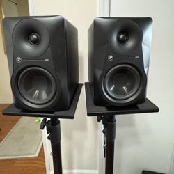 Mackie MR524 Studio Speaker Set, Stands & Travel Bag Package