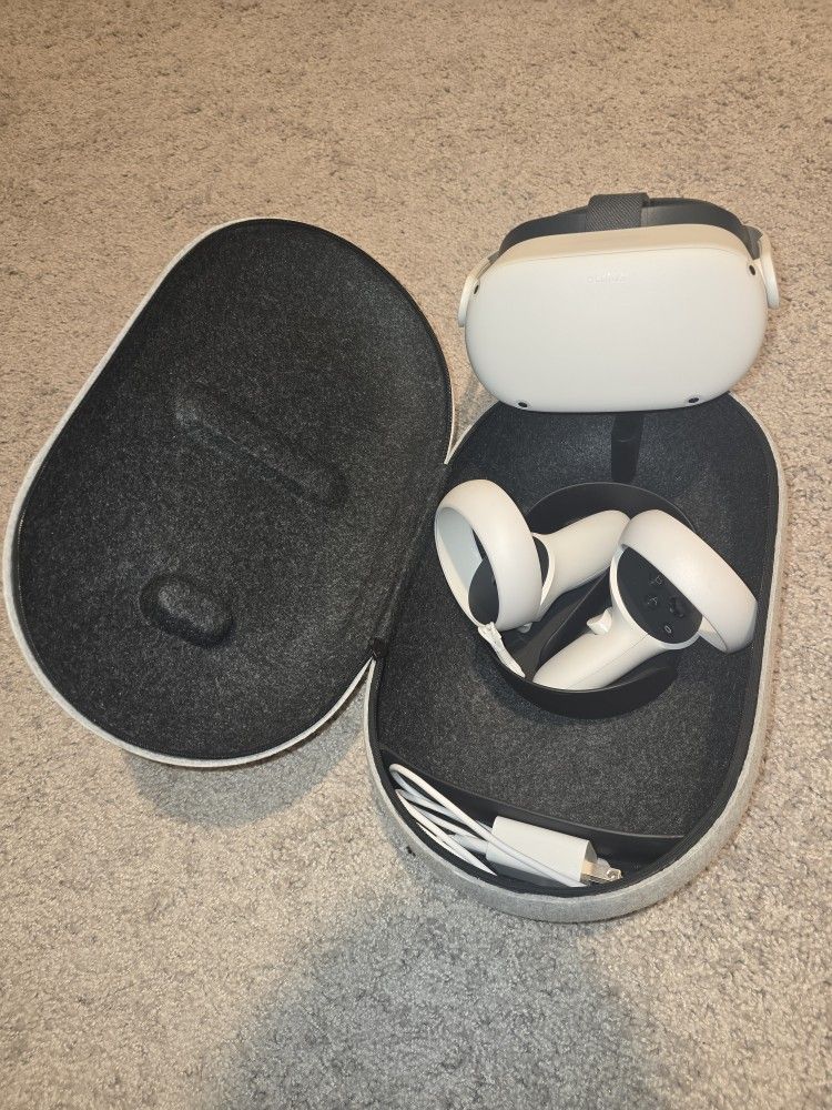 New Oculus Quest 2 Never Used Comes With Case And Comfort Headstrap