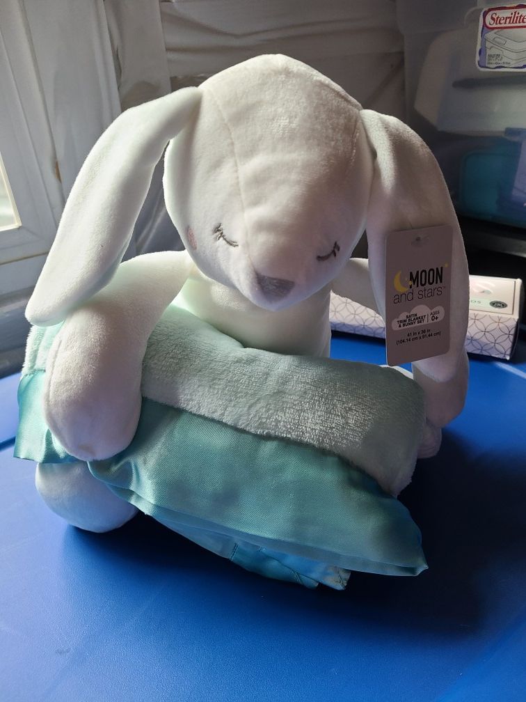 Baby snuggle toy and blanket
