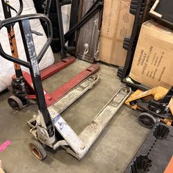 Manual pallet jack
