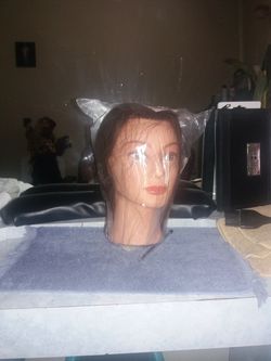 Maniqui head New. 75.00dls.