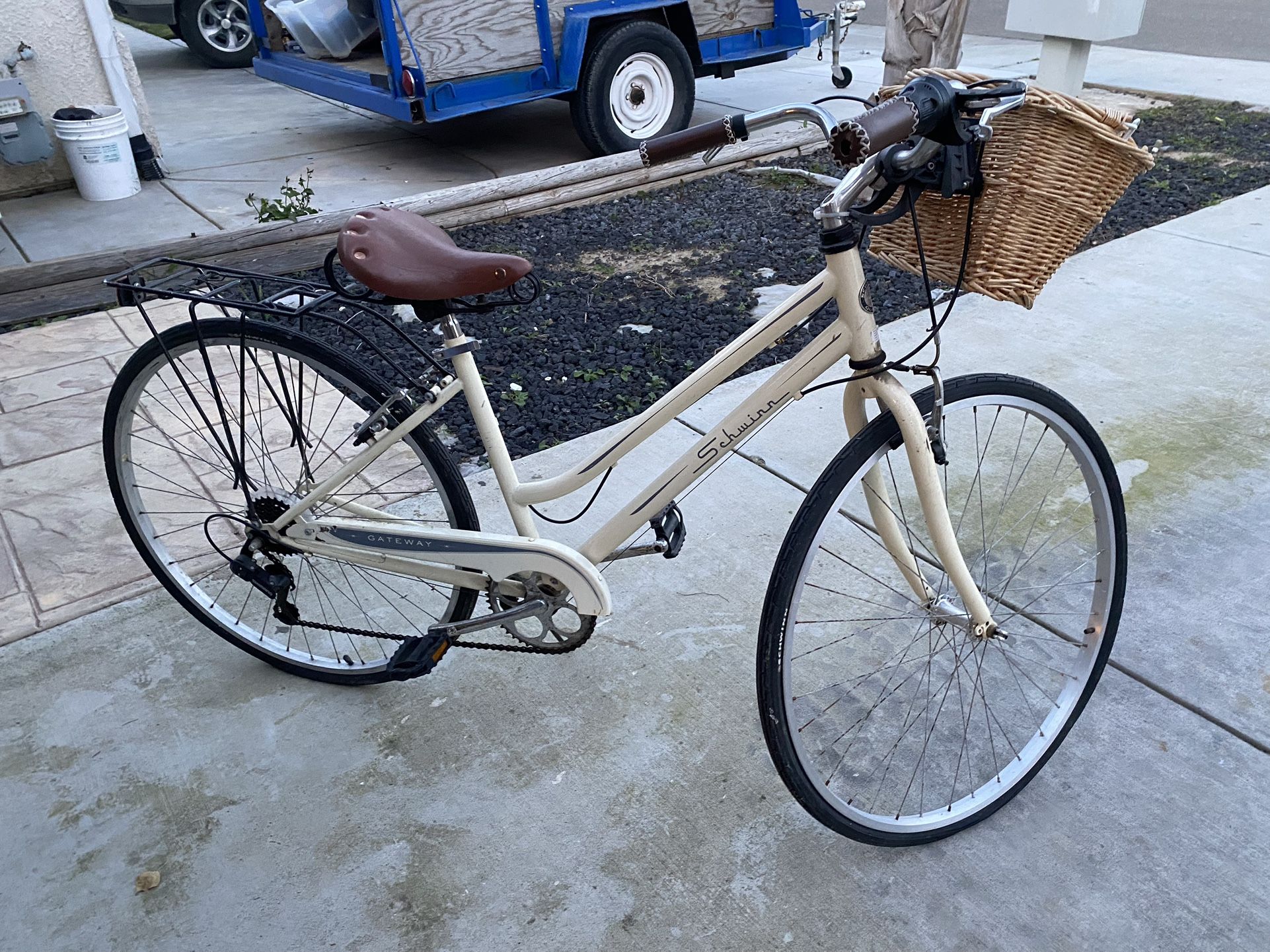 Schwinn Women's Gateway 700c/28" Hybrid Bike - Cream