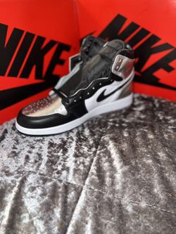 AIR JORDAN 1 HIGH OG BLACK/BLACK-METALLIC SILVER 