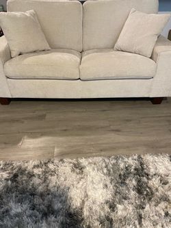 Nice brand new love seat