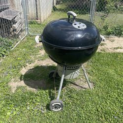 Weber 22” Kettle Charcoal Grill 