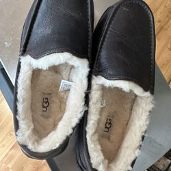 UGG ASCOT WIDE WIDTH BLACK LEATHER/ SHEEPWOOL SLIPPERS, MEN Sise 9