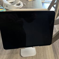 iPad Air 5th Generation 64gb WiFi With Cellular With Apple Pencil 