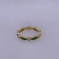 18k Yellow Gold Emerald Womans Band