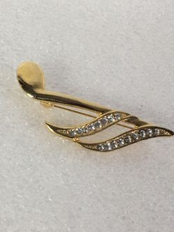 RHINESTONE GOLD TONE BROOCH 😍😍😍