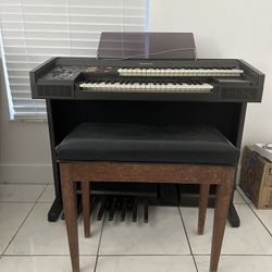 Electric piano works great great condition 