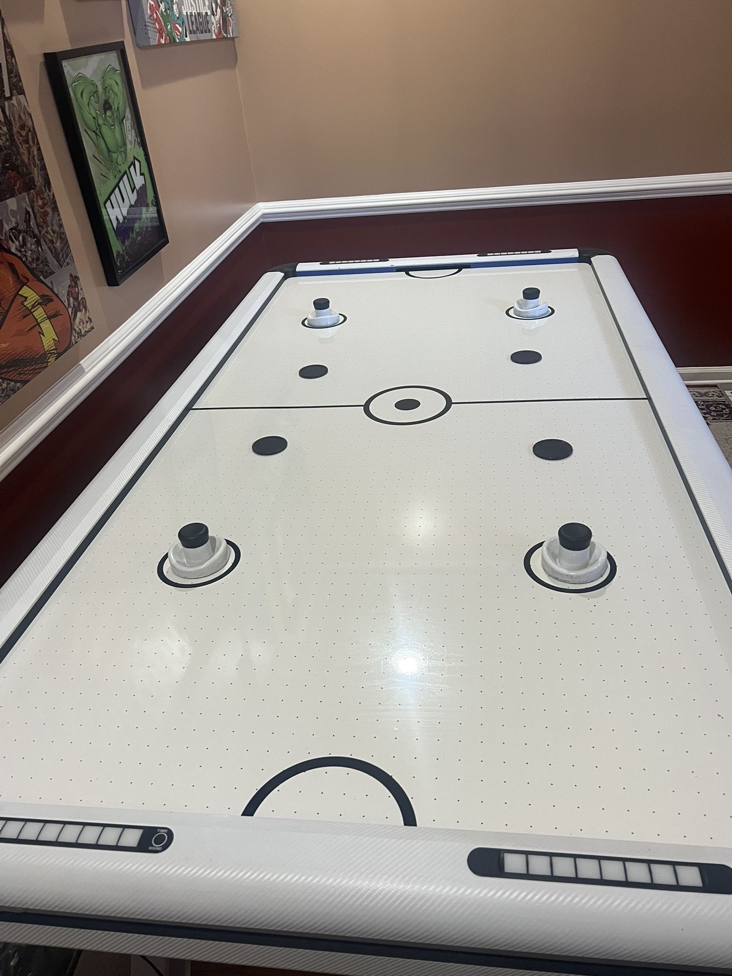 Air Hockey table ! 